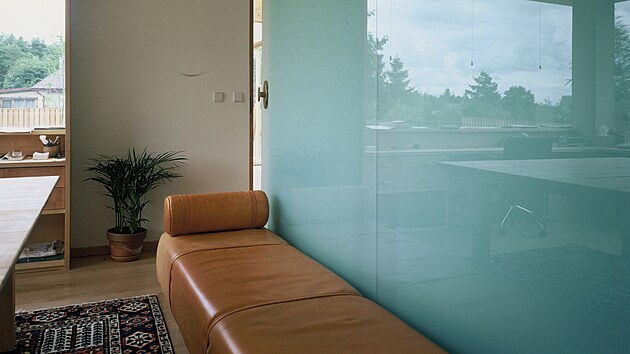 Vilu Petru Kellnerovi navrhl uznávaný architekt Josef Pleskot, zakladatel AP atelieru. (4. listopadu 2025)