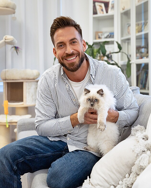 První operaci podstoupil v jednom roce, teď ho čeká třináctá. Tomáš Arsov...