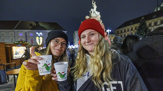 Brno se jako první město v Česku ponořilo do vánoční atmosféry. Vánoční trhy začaly v pátek na většině místech v centru města. Slavnostní zahájení doprovodili krampusové a zpěvák Sebastian. Nenechaly si ho ujít tisíce lidí. (14. listopadu 2025)