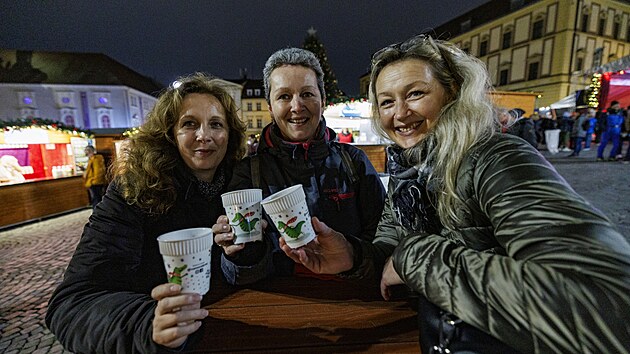 Brno se jako první město v Česku ponořilo do vánoční atmosféry. Vánoční trhy začaly v pátek na většině místech v centru města. Slavnostní zahájení doprovodili krampusové a zpěvák Sebastian. Nenechaly si ho ujít tisíce lidí. (14. listopadu 2025)