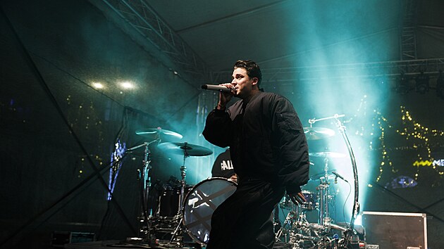 Brno se jako první město v Česku ponořilo do vánoční atmosféry. Vánoční trhy začaly v pátek na většině místech v centru města. Slavnostní zahájení doprovodili krampusové a zpěvák Sebastian. Nenechaly si ho ujít tisíce lidí. (14. listopadu 2025)