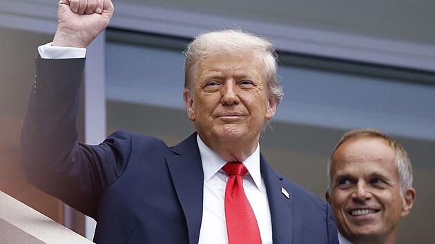 Americký prezident Donald Trump a šéf firmy Rolex Jean-Frederic Dufour v lóži při finále tenisového US Open v New Yorku. (7. září 2025)