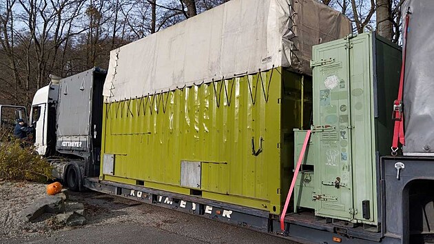 Z ostravské zoo odjel do Francie sloní puberťák. Mladý samec slona indického zamířil do svého nového domova ve francouzském Les Terres de Nataé nedaleko pobřeží Atlantiku se svými chovateli. Cesta zabere tři dny. (13. listopadu 2025)