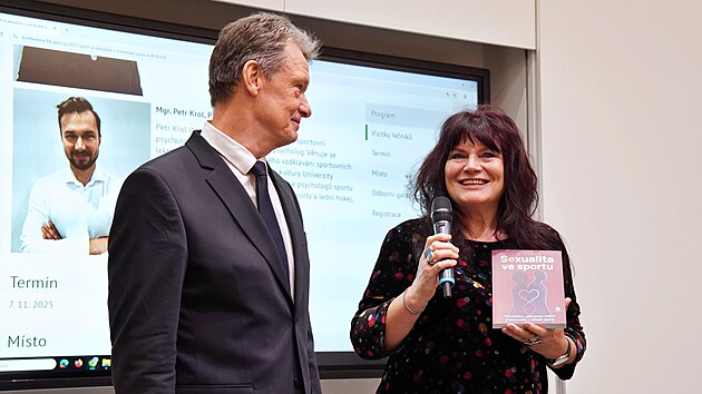 Sexualita ve sportu je název publikace trojice autorů z Fakulty tělesné kultury Univerzity Palackého v Olomouci (FTK UP). Dana Štěrbová, Zbyněk Svozil a Petr Krol v ní přibližují nejen výsledky výzkumu, ale také modelové rizikové situace, případy z médií i doporučení pro trenérskou praxi a safeguarding ve sportovním prostředí.