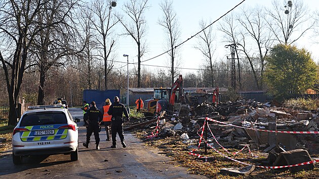 Šestý den protestu v ostravských Mariánských Horách v osadě Bedřiška, kde aktivisté brání bourání domu. Ostravský městský obvod Mariánské Hory a Hulváky dnes neplánuje zbourat poslední uvolněný finský domek v někdejší hornické kolonii Bedřiška. (18. listopadu 2025)