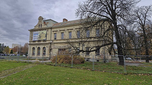 Frýdek-Místek zrekonstruuje Český dům podle projektu architektů vedených Filipem Vítkem z Brna. Proměna nezasáhne do historického objektu a doplní jej o nedominantní dřevěnou přístavbu. Město v budově s významnou historií plánuje vybudovat zázemí pro volnočasové aktivity dětí. (10. listopad 2025)