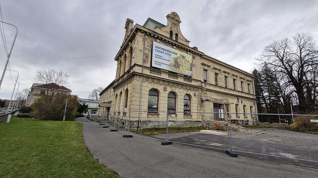 Frýdek-Místek zrekonstruuje Český dům podle projektu architektů vedených Filipem Vítkem z Brna. Proměna nezasáhne do historického objektu a doplní jej o nedominantní dřevěnou přístavbu. Město v budově s významnou historií plánuje vybudovat zázemí pro volnočasové aktivity dětí. (10. listopad 2025)