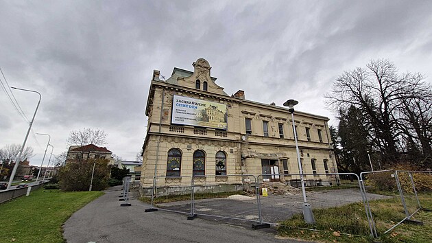 Frýdek-Místek zrekonstruuje Český dům podle projektu architektů vedených Filipem Vítkem z Brna. Proměna nezasáhne do historického objektu a doplní jej o nedominantní dřevěnou přístavbu. Město v budově s významnou historií plánuje vybudovat zázemí pro volnočasové aktivity dětí. (10. listopad 2025)