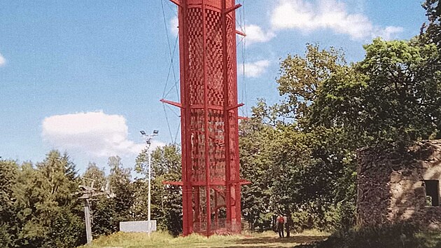 Místopředseda hodnoticí komise architektonické soutěže o návrh na rozhlednu Honzík na vítězném projektu ocenil také postupnou proměnu rozhledny. „V parteru, nejnižším místě, je celkem otevřená. Cestou nahoru, jak stoupáte, se postupně uzavírá. A úplně nahoře, v té koruně, se otevře jako nějaký květ květiny,“ všímá si David Beke.