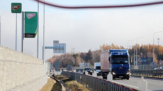 Stavbaři nyní na odpočívce Mikulášov dodělají oplocení, na jaře pak dokončí vodorovné dopravní značení.