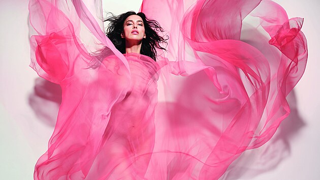 Modelka Irina Shayková. Pro ni to bylo první angažmá v kalendáři Pirelli.