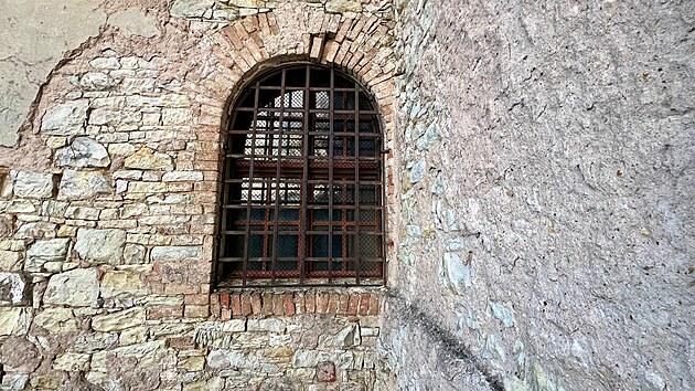 Kostel v Brlohu, městské části Loun. (listopad 2025)