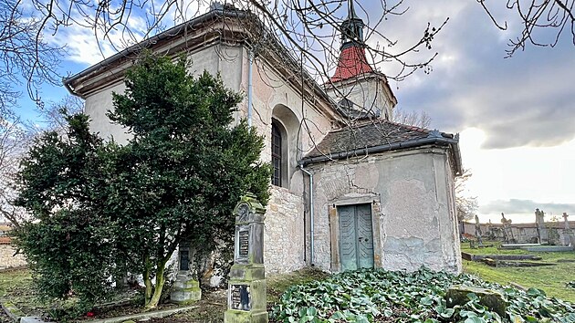 Kostel v Brlohu, městské části Loun. (listopad 2025)