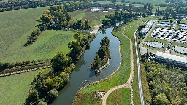 Pohled po vodě na rameno.