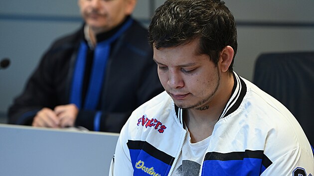 Před olomouckým krajským soudem stanul čtyřiadvacetiletý Karel Mazáč podezřelý...