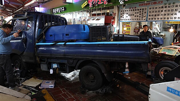 Řidič v Jižní Koreji najel do tržiště. (13. listopadu 2025)