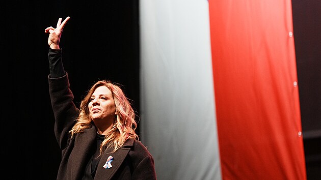 Koncert pro budoucnost na Václavském náměstí. S Ikonickou písní Marty Kubišové Modlitba pro Martu vystoupila zpěvačka Aneta Langerová.(17. listopadu 2025)