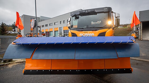 Vozy firmy Silnice LK zajistí v zimě v případě nutnosti sjízdnost silnic s nejnižší prioritou do 12 hodin od výjezdu techniky, silnice I. třídy a důležitých úseků zprůjezdní maximálně do tří hodin.