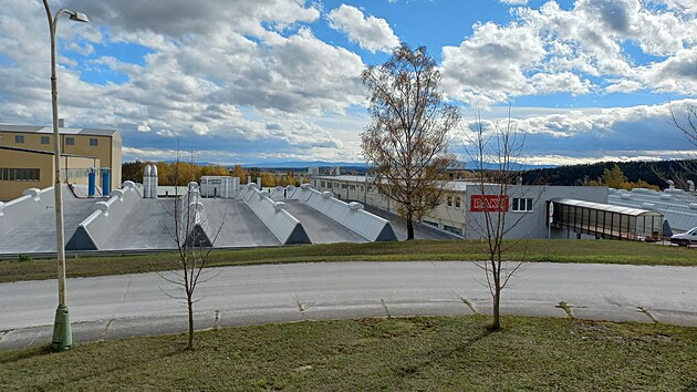 Firma postavila nový výrobní závod na jihovýchodním okraji Borovan.