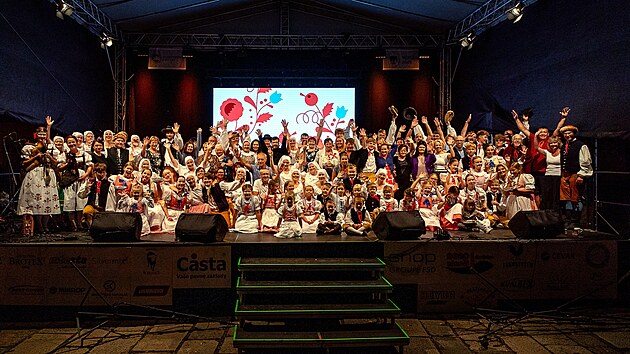 Při letošním ročníku festivalu se sešli na scéně členové Písečanu i Písečánku.