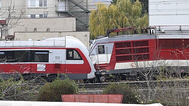 Podobná nehoda střetu vlakových souprav přitom hrozila u Bratislavy již minulý týden, tehdy se však rychlík společnosti Regiojet podařilo zastavit dříve než dojel osobní vlak. (10. listopadu 2025)