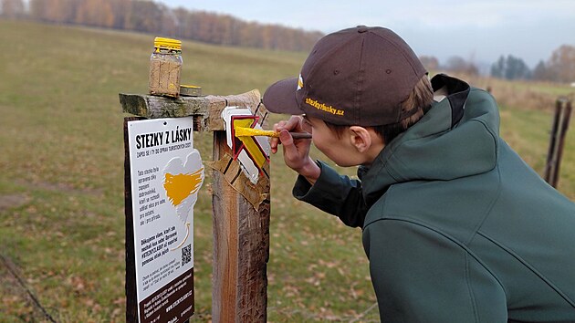 Dobrovolníci vyrazili na brigádu do Slepičích hor na Českokrumlovsku a obnovili tam kilometrovou trasu na stezce nedaleko Besednice a také Kaplice.