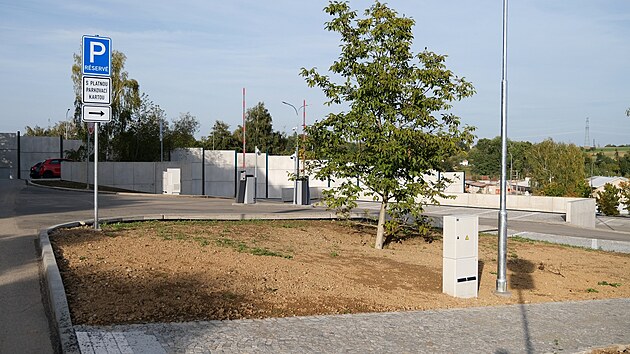 Parkoviště v havlíčkobrodské lokalitě Na Nebi u Reynkovy ulice je v provozu od roku 2023. Nájemní smlouvy, které zde už mnozí motoristé mají, budou ukončeny. Nově se místa budou pronajímat formou elektronické online aukce.