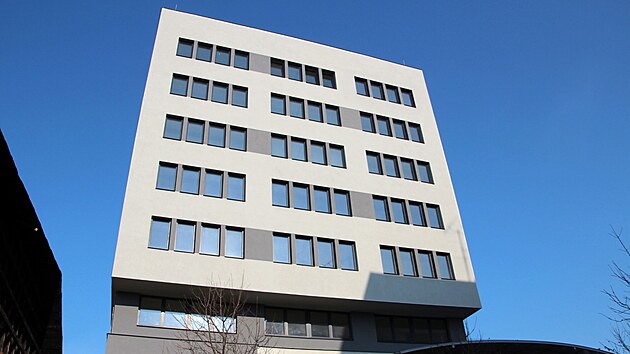 Bývalý finanční úřad se změnil na bytový dům. Během posledních let se rovněž výrazně proměnila jeho vnější podoba. Skleněné tabule, které se uvolňovaly, nahradila šedá fasáda a nová okna.