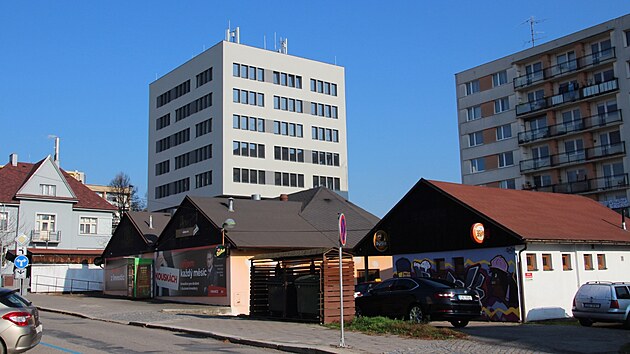 Bývalý finanční úřad se změnil na bytový dům. Během posledních let se rovněž výrazně proměnila jeho vnější podoba. Skleněné tabule, které se uvolňovaly, nahradila šedá fasáda a nová okna.