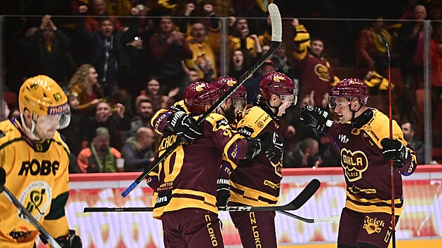 Pondělní vypjatý zápas mezi jihlavskou Duklou a Vsetínem sledovala vyprodaná Horácka aréna. Pro fanoušky i hráče byly výpadek audiovizuálních systémů i výzva k evakuaci novou zkušeností.