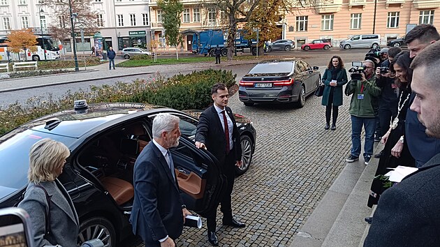 První zastávkou prezidentského páru byly Císařské lázně v Karlových Varech. (10. listopadu 2025)
