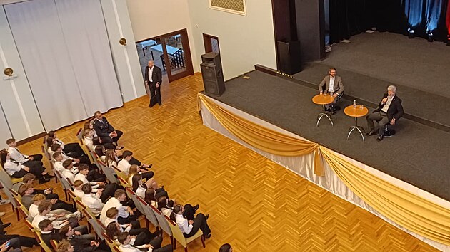 Petr Pavel na setkání se studenty v Sokolově. (11. listopadu 2025)