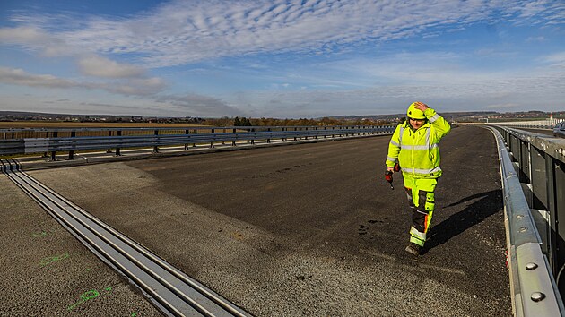V polovině prosince se řidičům otevře téměř 12kilometrový úsek D35 kolem Hořic na Jičínsku. (14. listopadu 2025)