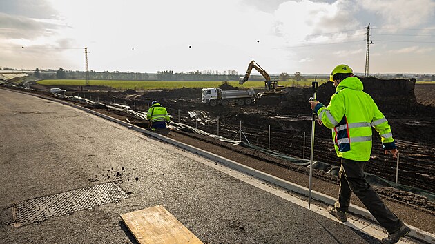 V polovině prosince se řidičům otevře téměř 12kilometrový úsek D35 kolem Hořic na Jičínsku. (14. listopadu 2025)