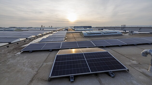 Společnosti CTP a ČEZ ESCO spouštějí společný projekt - největší síť střešních fotovoltaik na jižní Moravě. (19. listopadu 2025)