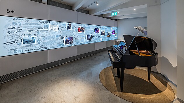 Expozice historie výroby klavírů Petrof v Informačním centru v Hradci Králové.