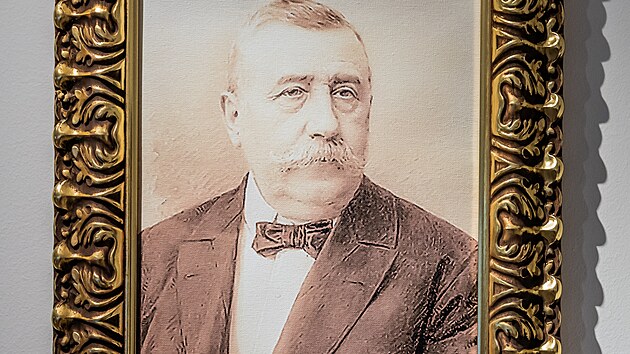 Expozice historie výroby klavírů Petrof v Informačním centru v Hradci Králové.