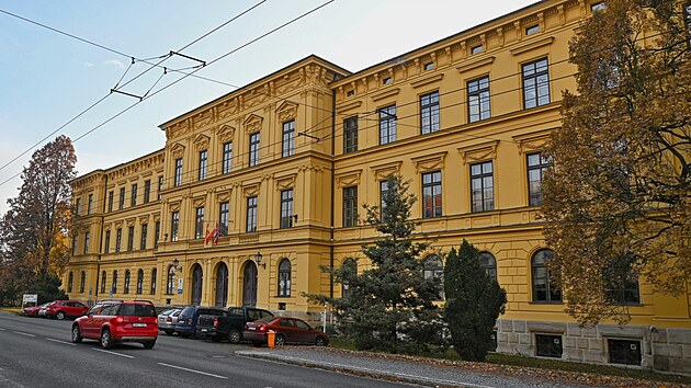 Přestavba půdy zdravotnické školy v Hradci Králové byla náročná, jde o památkově chráněnou budovu. (11. listopadu 2025)