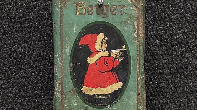 Plechovka od kakaa nalezená v domě na Klatovské 1í v Plzni, který nyní prochází rozsáhlou rekonstrukcí.