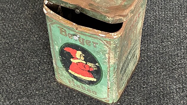 Plechovka od kakaa nalezená v domě na Klatovské 1í v Plzni, který nyní prochází rozsáhlou rekonstrukcí.