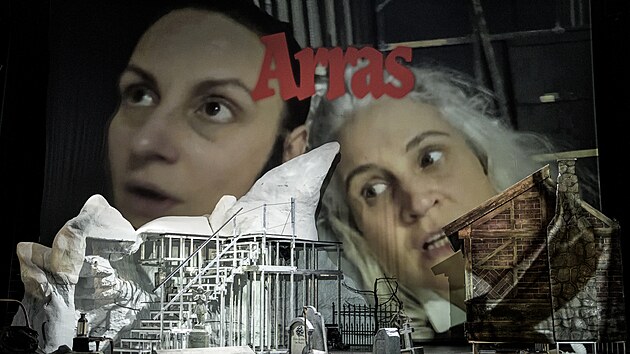 Fotografie z představení Frankenstein na motivy knižního díla Mary W. Shelley, které uvádí Stavovské divadlo.