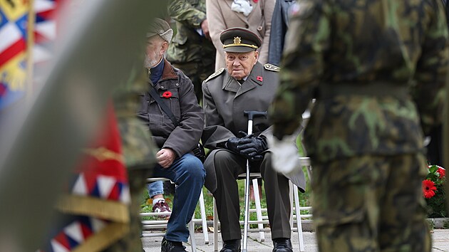 Na oslavy, které se tradičně konají u Památníku válečných veteránů v Parku Čs. letců v Ostravě, dorazil i 103letý Jan Ihnatík, veterán bojů u Kyjeva, Bílé Cerekve, Dukly i Jasla.
