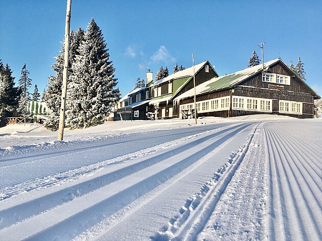 Zima za oponou – co se děje v Peci, než přijedou první lyžaři