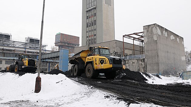 Zasyp&aacute;v&aacute;n&iacute; j&aacute;my č&iacute;slo 3 b&yacute;val&eacute;ho Dolu ČSA v Karvin&eacute; (24. listopadu 2025)