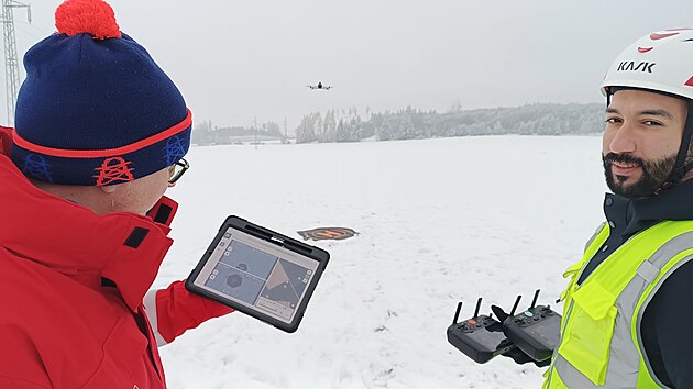 Provozovatel energetické soustavy musí každoročně veškeré vedení vizuálně zkontrolovat. Nyní má k dospozici moderní techniku.