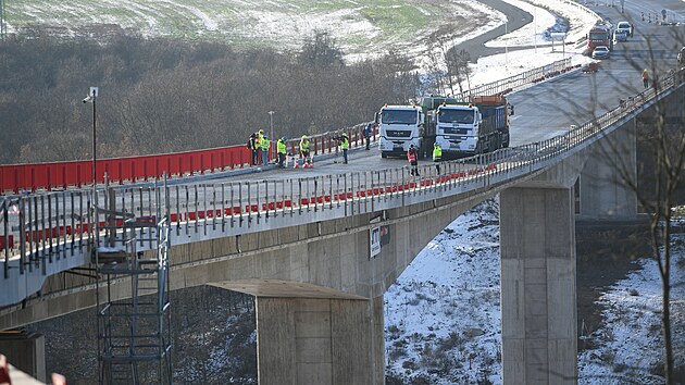 Zatěžovací zkouška mostu v Žiželicích. (27. listopadu 2025)