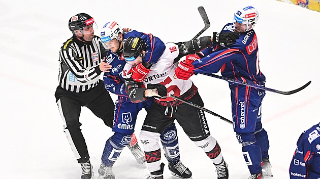 Střetnutí mezi Pardubicemi a Spartou tradičně nebývá chudé na potyčky.