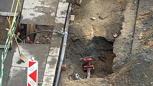 Zásah jednotek IZS u úniku plynu v ulici Jaromírova v pražských Nuslích (27. listopadu 2025)