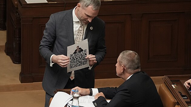 Schůze Poslanecké sněmovny. Na snímku Zdeněk Hřib (Piráti) a Andrej Babiš (ANO). (26. listopadu 2025)