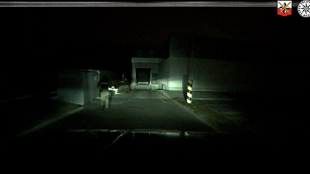 Trojice mladíků vykrádala na Budějovicku schránky výdejních boxů